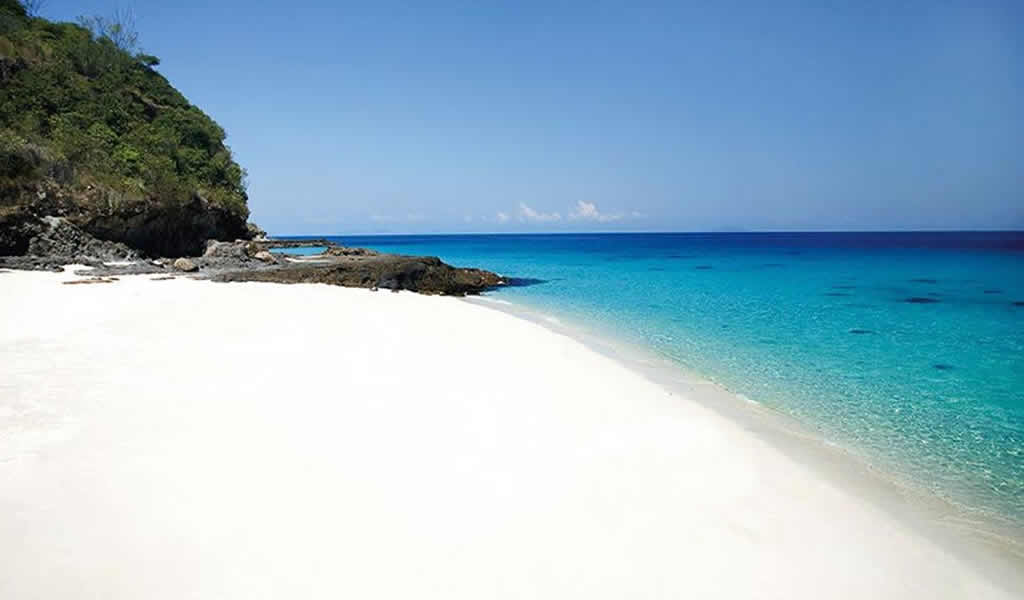 plage-sable-blanc-foulpointe.jpg